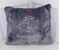 Декоративная подушка с индивидуальной вышивкой
