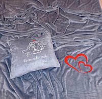 Плед и подушка с индивидуальной вышивкой