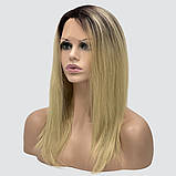 Перука каре без гривки Lyryca Lace на сітці, термоволосся, колір блондин з темним корінням, фото 3