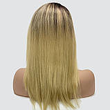 Перука каре без гривки Lyryca Lace на сітці, термоволосся, колір блондин з темним корінням, фото 5