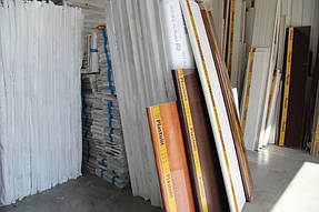 И выбрала пластиковый (ПВХ) подоконник Plastolit (Пластолит). В компании "Тепловик" можно купить такой подоконник вместе с доставкой и установкой, чем и воспользовалась наша заказчица.