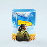 Чашка «Доброго вечора ми з України, дівчина ЗСУ» колір блакитний, фото 2