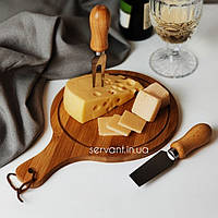 Набор для нарезки подачи сыра. Доска для сыра с ножами.