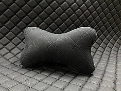 Подушка під голову в авто з Алькантари (штучної замші). Чорний, великий ромб, 2я пропайка