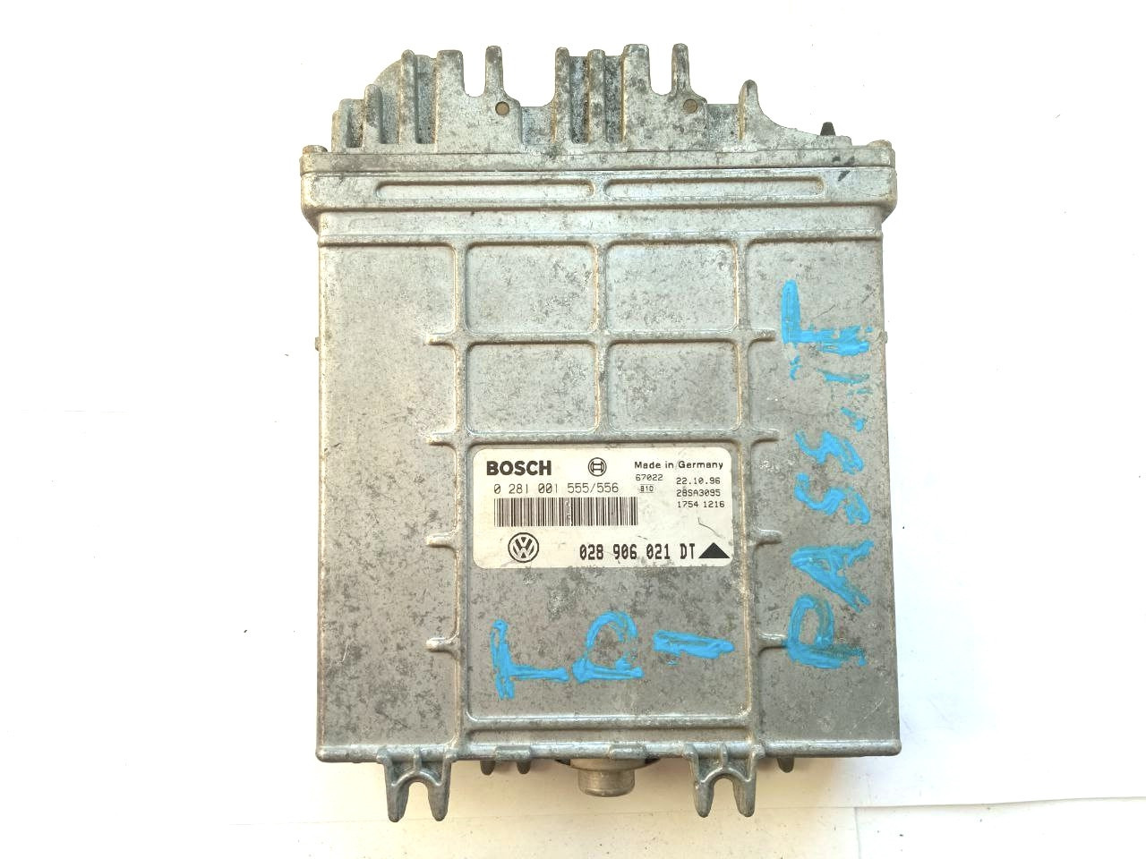 Електронний блок керування volkswagen passat tdi 0281001555/556 / 028906021DT