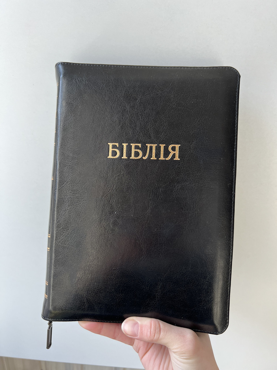 Біблія, чорна, шкіра, без індексів, замок, золото