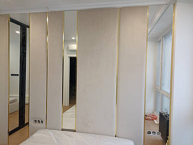 М'яка панель із дзеркалами