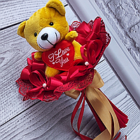Червоний букет з м'якої іграшки ведмедик і троянди квіти для дитини оригінальний подарунок на іменини день народження