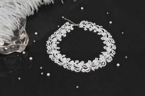 Мереживне намисто з перлами бісером та намистинами "Зимова казка" Біле намисто Ручна робота