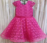 Шикарное малиновое нарядное детское платье из гипюра с коротким рукавчиком и корсом на 3-6 лет