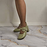Зручні шкіряні туфлі на підборах із ремінцем, фото 2