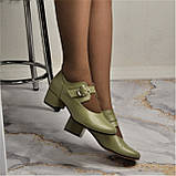 Зручні шкіряні туфлі на підборах із ремінцем, фото 4