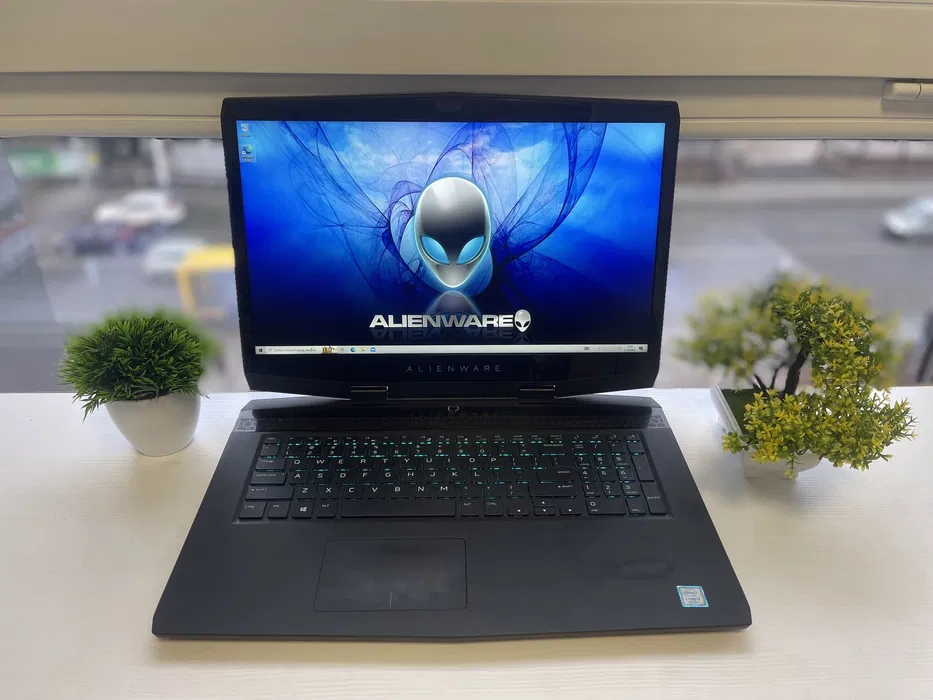 Ноутбук Alienware M17 17.3" FHD Gaming 16/256 SSD i7 Nvidia RTX 2060 6 GB