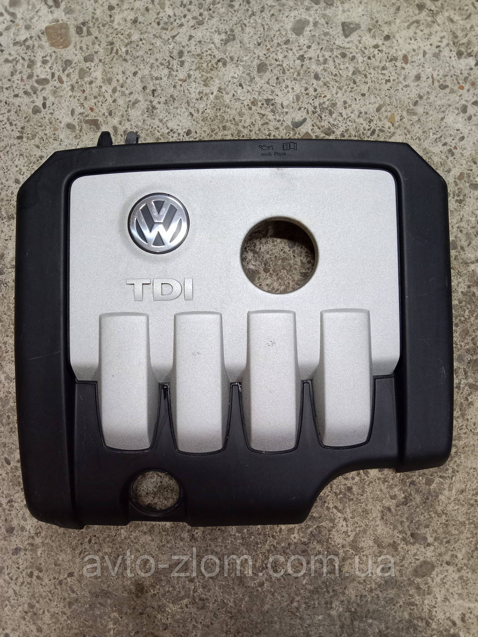 Декоративна кришка двигуна Volkswagen Passat B6, Touran, Golf 5. 2.0 TDI. 03G103925BP.