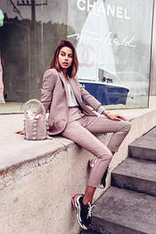 Жіночі костюми та комплекти