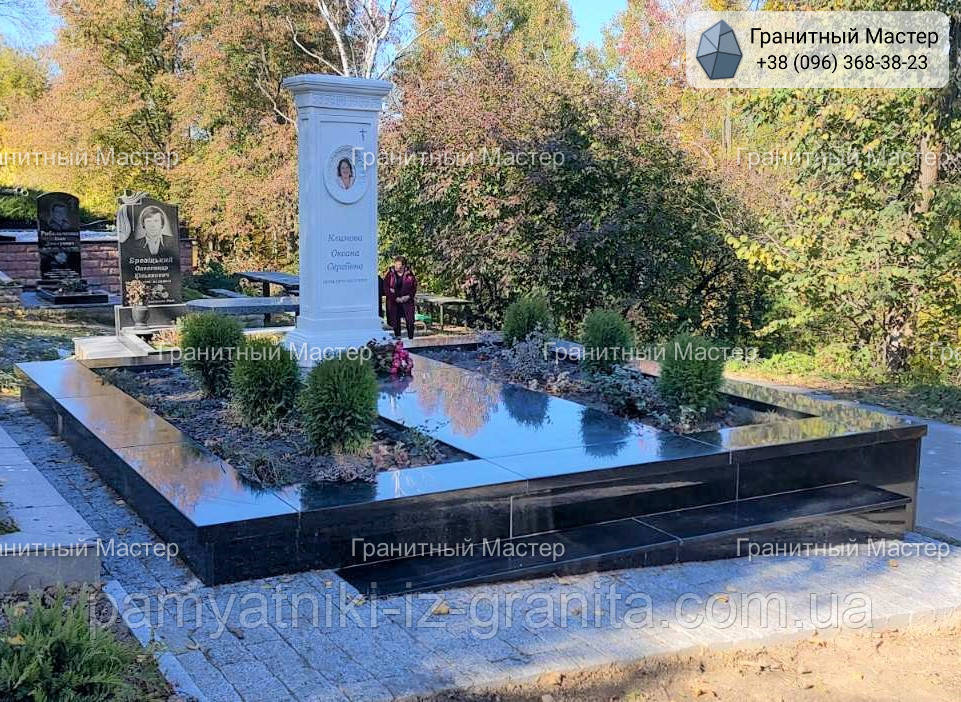 Красивий пам'ятник з білого мармуру жінка з кольоровим портретом № 143