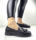 Жіночі туфлі лофери з натуральної шкіри з китицями на низьких підборах, фото 4