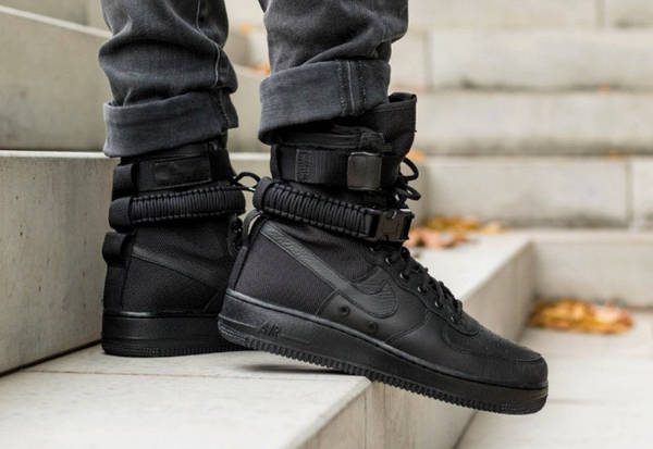 Af1 triple hotsell black