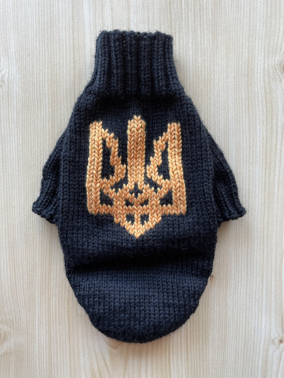 В'язаний Светр для Собак з Гербом України Hand Made Розмір М колір Чорний (00213)