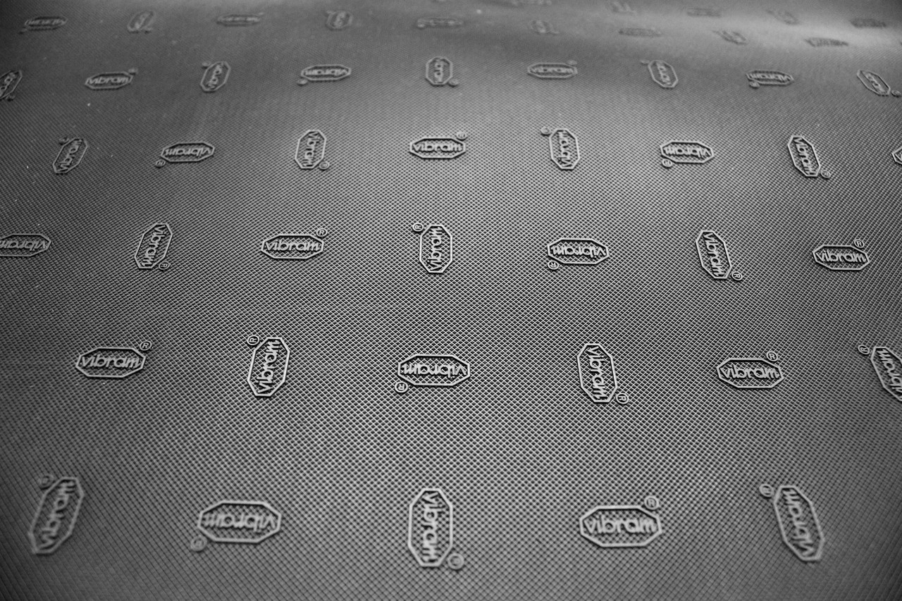 Гума подметочная VIBRAM 940*600 т.1,0 мм. Чорна