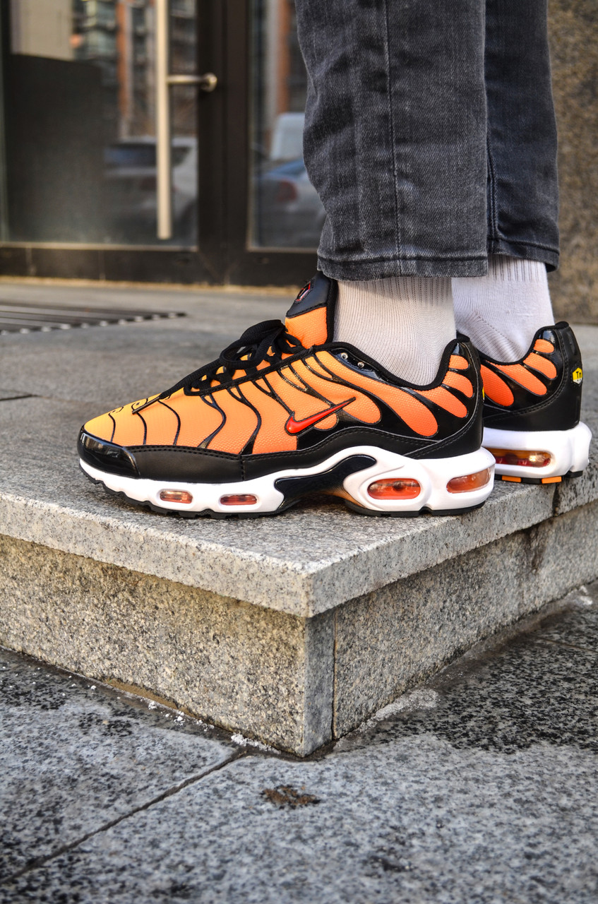 Nike orange hot sale tns