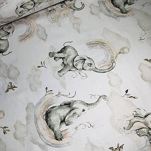 Бавовняна тканина польська сірі слоники з бежевими хмарами та веселками на білому (0462)