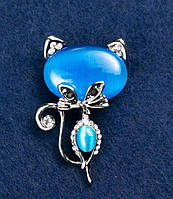 Брошка Котик Котяче око колір синій з білими стразами 45х28мм сріблястий метал купити біжутерію оптом в інтернеті