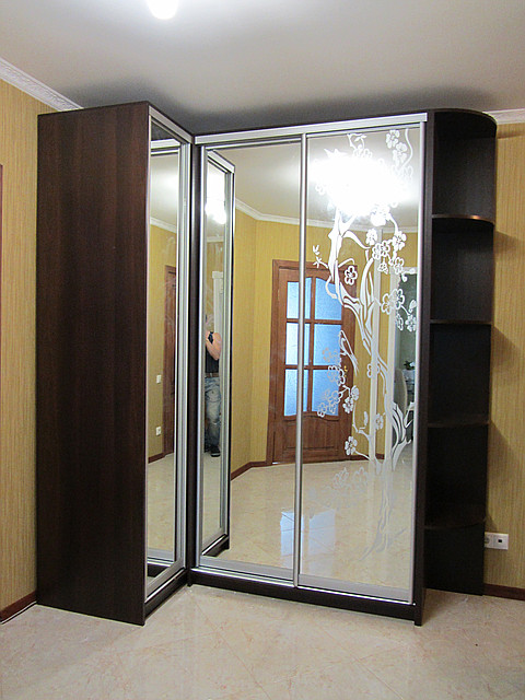 Шафа-купе кутова. АУ-24. Розміри 1200*2100*600 мм