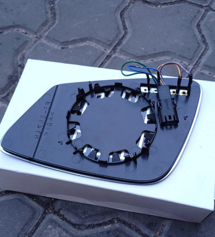BMW 7 F01, F02, F03, F04 (БМВ 7 Ф01 Ф02) скло (вкладиш, дзеркальный елемент) правого дзеркала (4 контакта)
