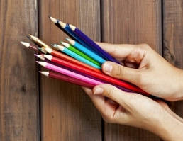 Олівці кольорові, крейда