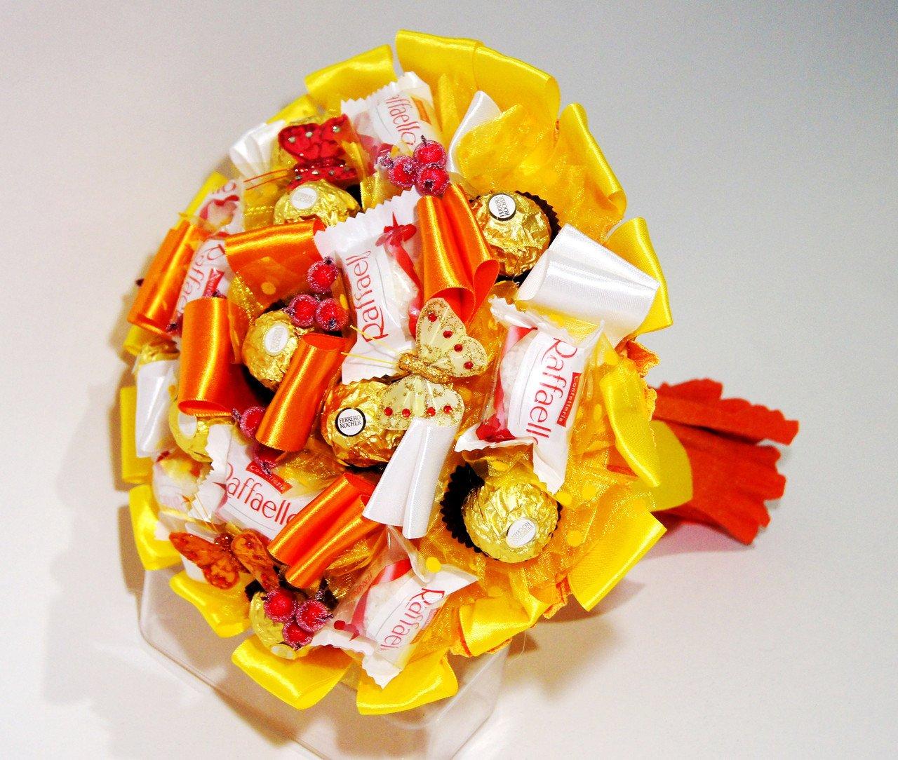 Букет з цукерок Ферреро Роше (8 шт.) і Рафаелло (9 шт.) Ferrero, в руку солодкий подарунок, жовтий, фото 1