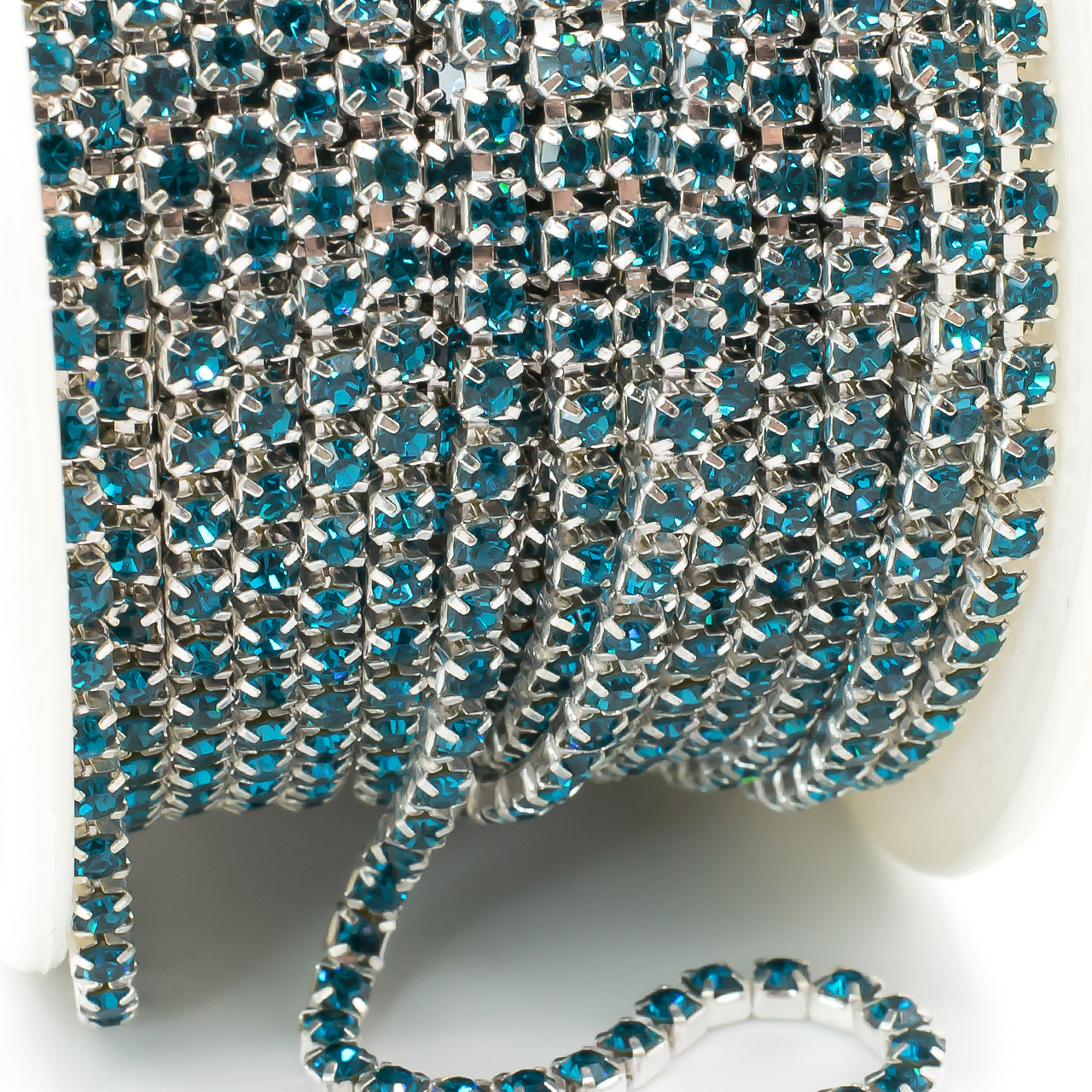 Стразовий ланцюг ss8 (2,5 мм) 1 м Aquamarine dark silver