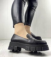 Жіночі чорні туфлі-лофери з натуральної шкіри на платформі 39