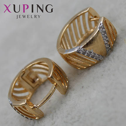 Серьги колечки золотистого цвета фирма Xuping Jewelry медицинское золото с камушками и насечками диаметр 15 мм, фото 1