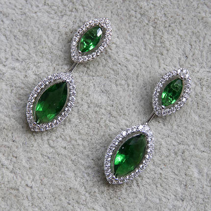 Серьги пуссеты гвоздики серебристого цвета размер 30х10 мм фирма Xuping Jewelry с изумрудными сапфирами, фото 3