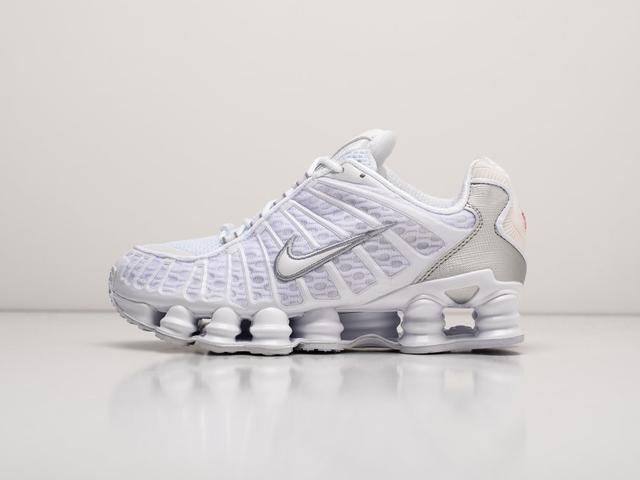 White hotsell nike shox