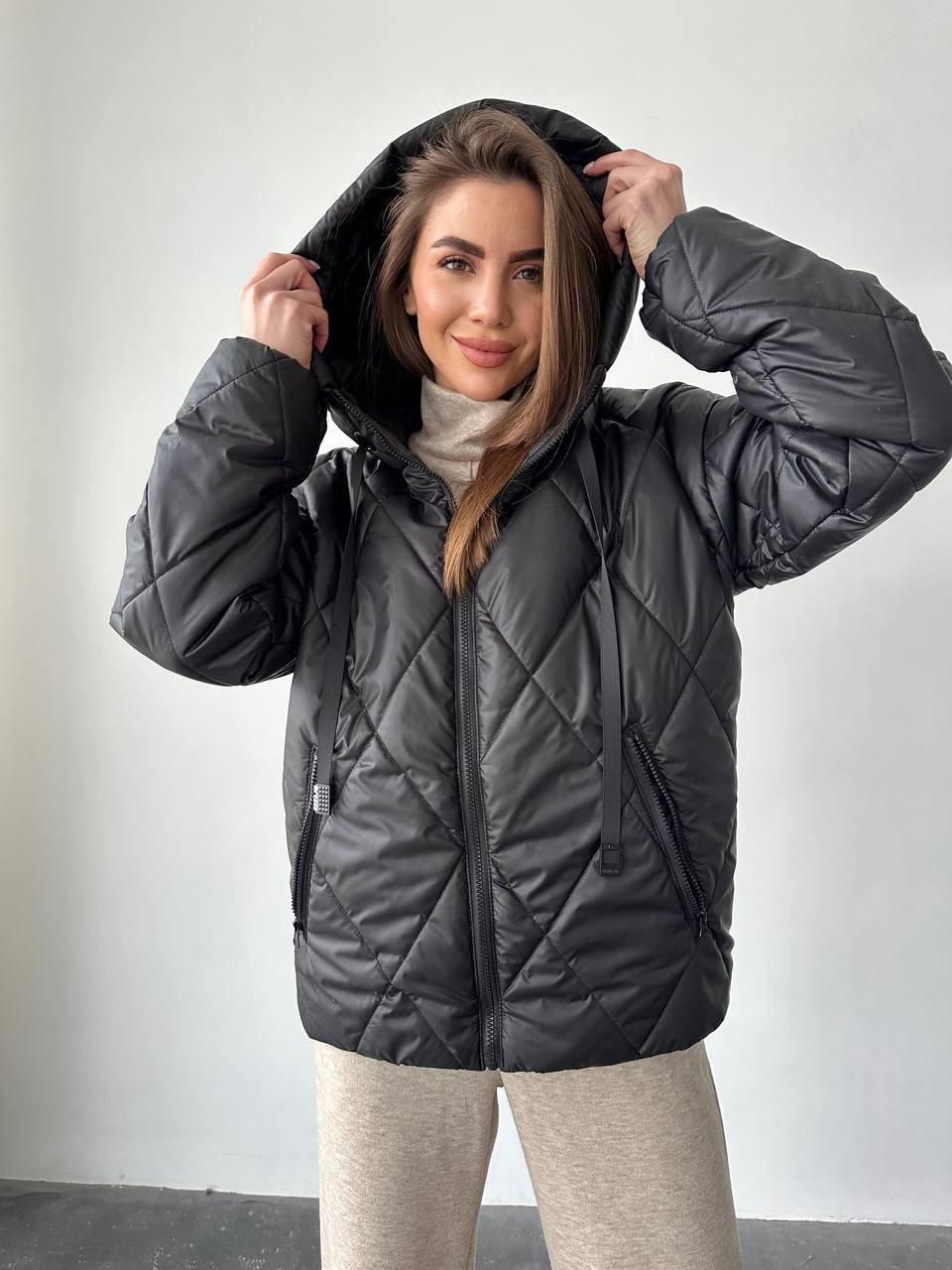 Коротка стьобана куртка демісезонна на блискавці з капюшоном (р. 42-52) 65011004, фото 1