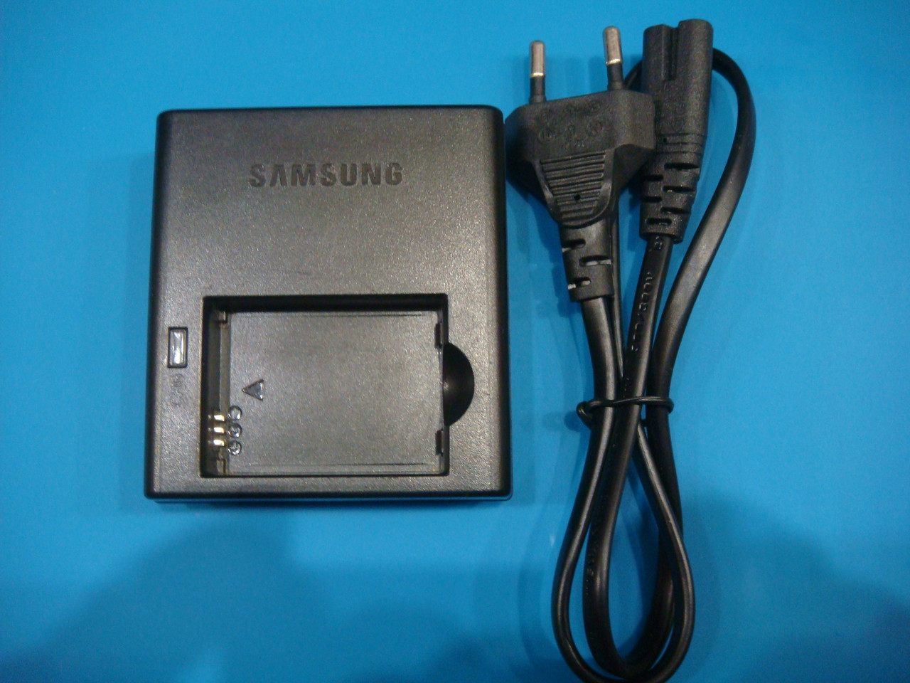 Зарядний пристрій Samsung BC-1030 для камер NX200, NX210, NX1000, NX1100, NX2000, NX300 (BP1030, BP1130)