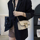 Жіноча класична сумка рептилія на ланцюжку крос-боді через плече з пташками бежева, фото 4