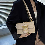 Жіноча класична сумка рептилія на ланцюжку крос-боді через плече з пташками бежева, фото 3