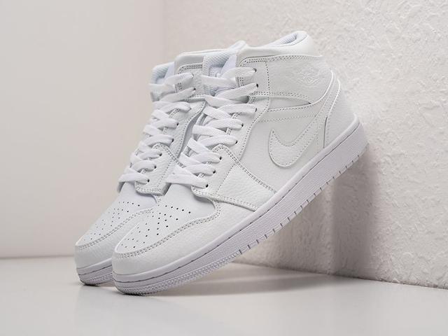 Белые кроссовки Найк Аир Джордан фото