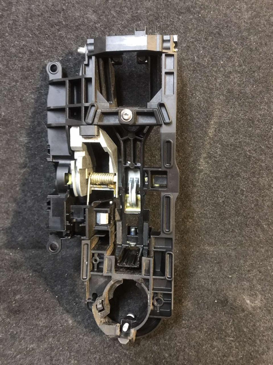 Б/В Кронштейн ручки передньої лівої дверки BMW 5 F10 51217175649, фото 1