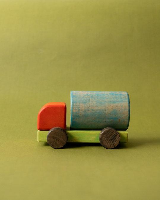 Дерев'яна машинка каталка для дітей Lis Бензовоз фарбована