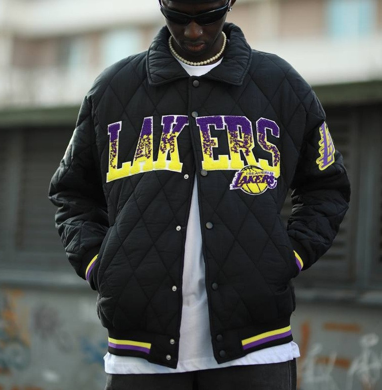 Чоловіча куртка бомбер Lakers NBA осінь-весна демісезонна чорна Туреччина. Живе фото, фото 1
