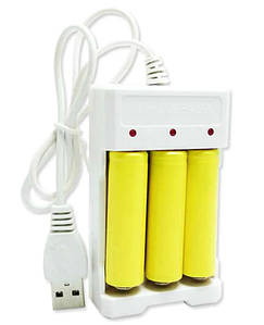 Зарядний пристрій для акумуляторних батарейок на 3 слоти заряджання пальчикових акумуляторів АА й ААА