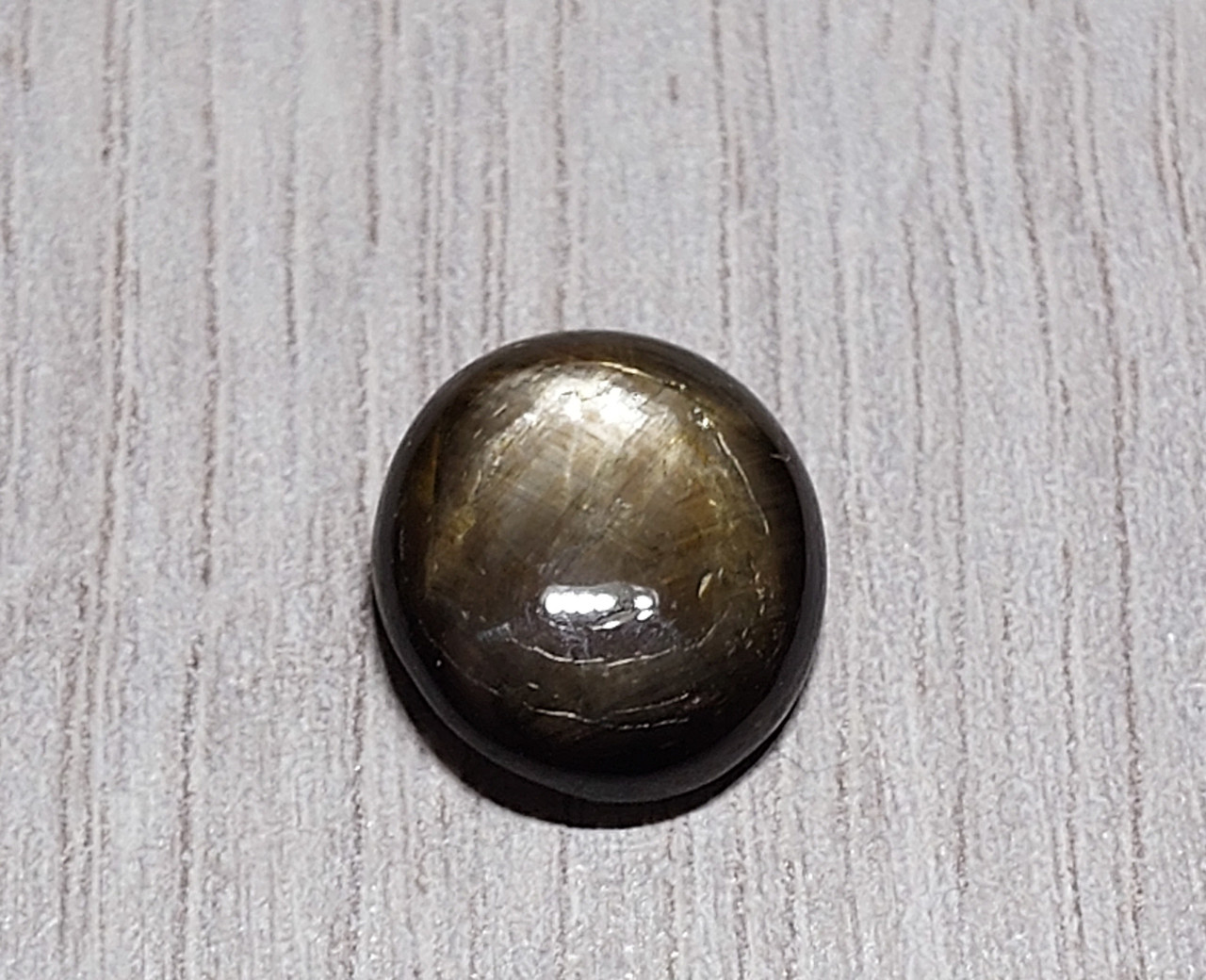 Зірчастий сапфір чорний 6.33 Ct 13 x 11 x 3.7 mm