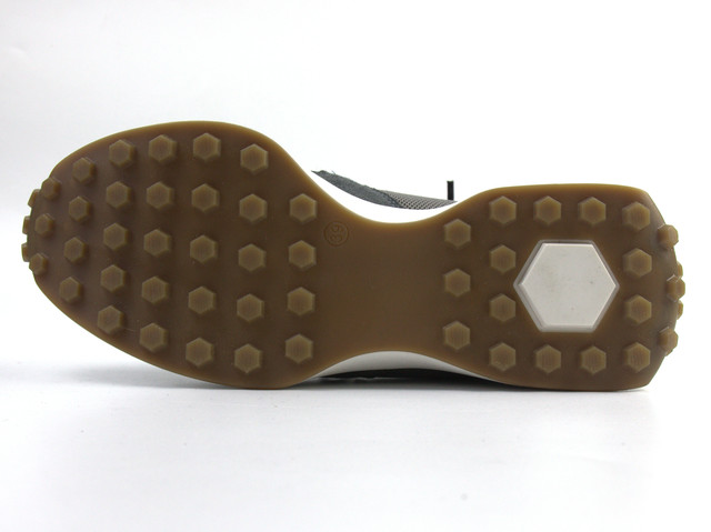 Комфортные женские летние кроссовки Cosmo Shoes Finni Grey Vel обладают шипастой подошвой