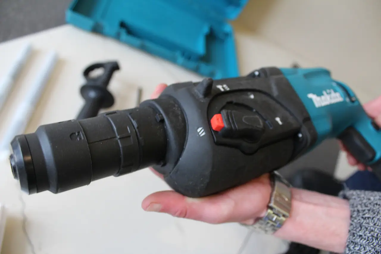 Купити Перфоратор Makita HR 2470 780 ВТ 2,4 Дж будівельний професійний ...