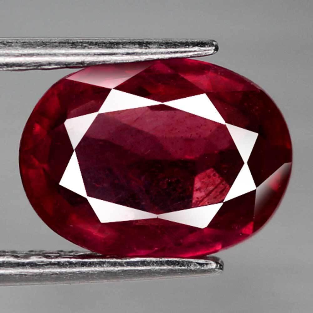 Рубін натуральний 2.42 Ct. 9.1 x 7.2 x 3.3 mm