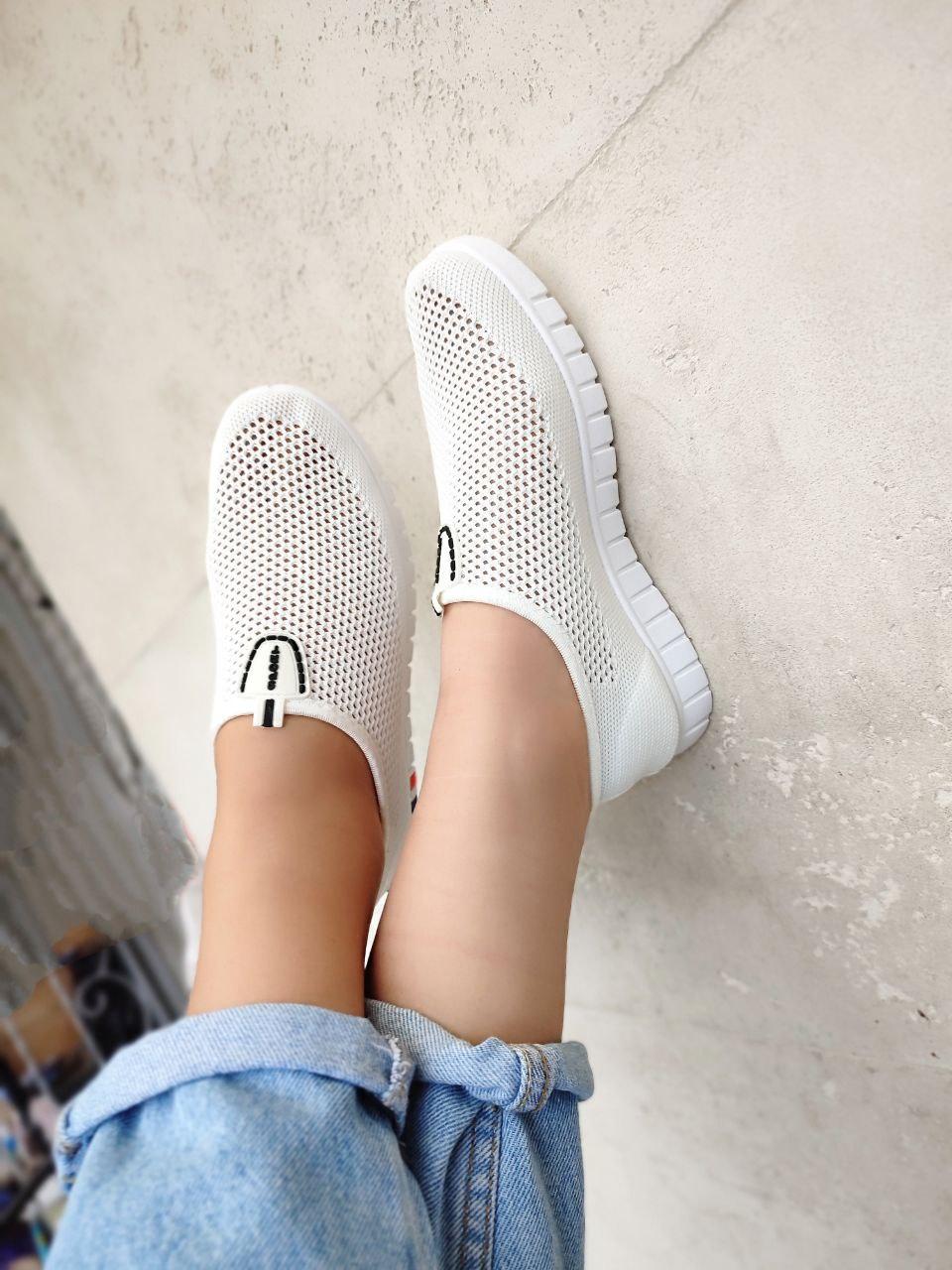 Текстильні мокасини SPORT БІЛІ сліпони з гумовим язичком на білій підошві.